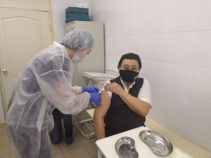 Вакцинация от COVID-19 началась для артистов Театра юного зрителя, Театра Олонхо и Филармонии Якутии 