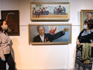 Сотрудники УФСИН посетили художественную выставку «Лики Победы»