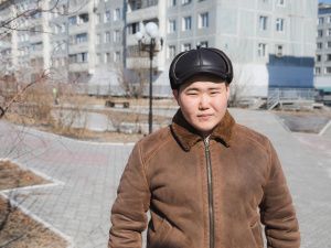 В Якутске прошла молодежная акция «Сохраним памятники»