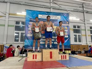 Более 200 спортсменов участвовали в юношеском турнире по мас-рестлингу в Чурапчинском улусе