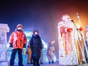 В Якутске зажглась новогодняя елка. До Нового года осталось 30 дней
