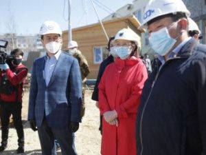 Айсен Николаев проверил ход строительства пристроя школы № 31 г. Якутска