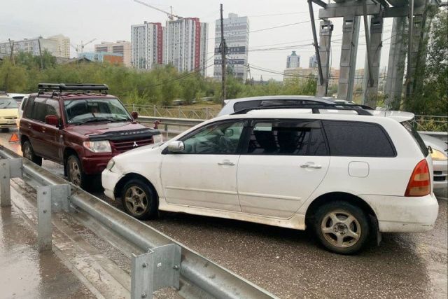 В Якутске произошло ДТП с участием четырех автомобилей