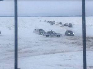 МВД: на водителя, наехавшего на сотрудника ГИБДД на нелегальной переправе, возбудили дело