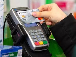 Расплачивался найденной картой, теперь грозит срок за кражу