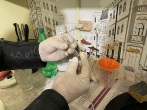 43-летняя безработная из Якутска изготавливала нелегальную водку в особо крупном размере