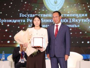 В Якутске вручили стипендию первого президента Михаила Николаева «Знанием победишь»