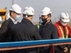 Айсен Николаев оценил производственные мощности трубки «Заря» Айхальского ГОКа