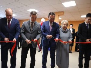 В Мирном открыли современный пристрой к школе № 1