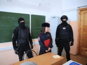 В студенческом общежитии искали наркотики