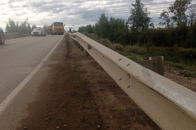 Пьяный мотоциклист опрокинулся на автодороге рядом с поселком Хатассы