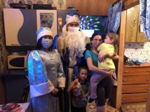 В Якутии продолжается акция «Полицейский Дед Мороз»