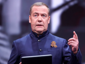 Медведев призвал Трампа не забывать, что любой ультиматум — шаг к войне