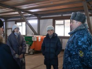 В Якутии с производственным потенциалом исправительной колонии № 6 ознакомились Министр предпринимательства, торговли и туризма Тимур Ханды и начальник Минюста Алексей Носов