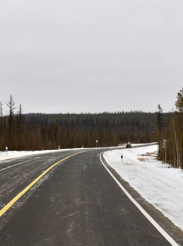 Путин поручил рассмотреть вопрос о круглогодичном сообщении на дорогах «Лена», «Вилюй» и «Колыма» к 2030 году. Про Ленский мост он не упомянул