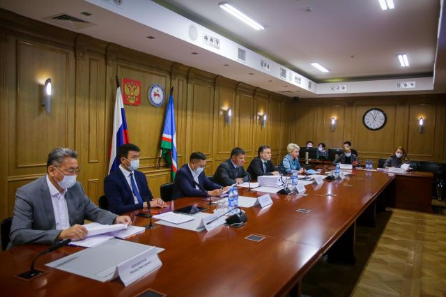 На заседании Правительства Якутии рассмотрен законопроект о госбюджете республики на 2021 год и на плановый период 2022 и 2023 гг.