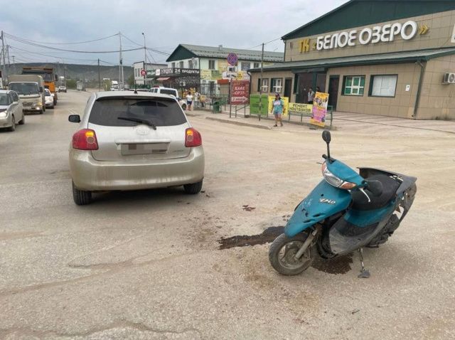 В Якутске пьяный водитель мопеда получил травмы в ДТП