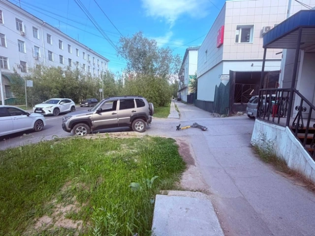 Водитель «Лады» сбил детей на электросамокате в Якутске