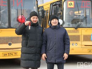 Спортивным учреждениям Якутии вручили микроавтобусы и автобусы