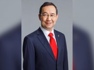 Айсен Николаев поздравляет с Днем работника ювелирной и алмазогранильной промышленности