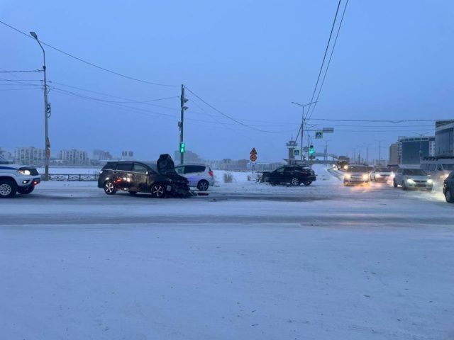 В Якутске мужчина, получив водительское удостоверение, на следующий день попал в ДТП, и его машина загорелась