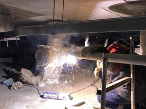 В Якутске замерзла труба для подачи воды. Возникал риск остановки подачи тепла в жилом доме  