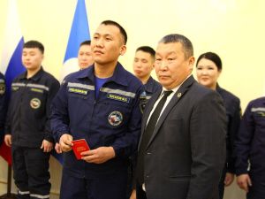 В День спасателя наградили сотрудников Службы спасения Якутии