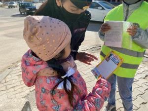 В Якутске инспекторы ГИБДД и студенты провели акцию «Пешеход на переход!»