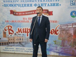 В Нижнем Бестяхе начался конкурс ледовых скульптур «Новогодняя фантазия»