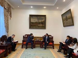 Первый вице-премьер Якутии Джулустан Борисов провел встречу с Послом Китая в РФ Чжаном Ханьхуэйем