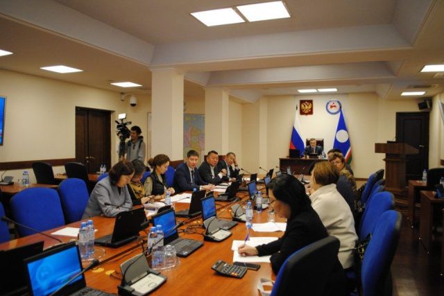 В Якутии обсудили формирование тарифов на электроэнергетику, газоснабжение и грузоперевозки