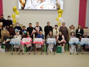 В Якутске состоялась торжественная выписка родившихся в День Матери малышей