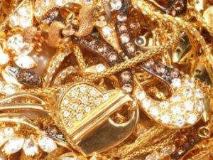 В Якутске директор ювелирного салона похищала драгоценности на работе и вырученные деньги вкладывала в онлайн-игру