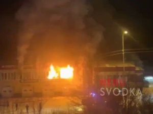 В Нерюнгри загорелся ресторан: Пожарными спасен один человек, эвакуированы четверо