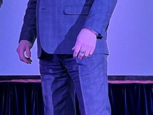 Чиновники заявили, что не обязаны убирать несанкционированную свалку в населенном пункте, потому что у них нет на это денег, а земля не муниципальная