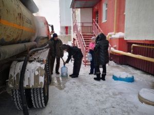 В Якутске замерзла труба для подачи воды. Возникал риск остановки подачи тепла в жилом доме  