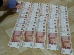 В гараже у жителя Якутска обнаружили свыше 180 фальшивых купюр