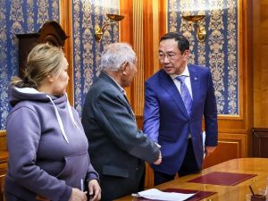 Айсен Николаев встретился с родными Героя России Дмитрия Егорова