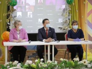 «И это призванье вам свыше дано!». В Якутске поздравили и наградили учителей