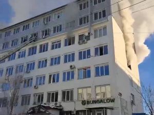Крупный пожар вспыхнул по проспекту Ленина в Якутске