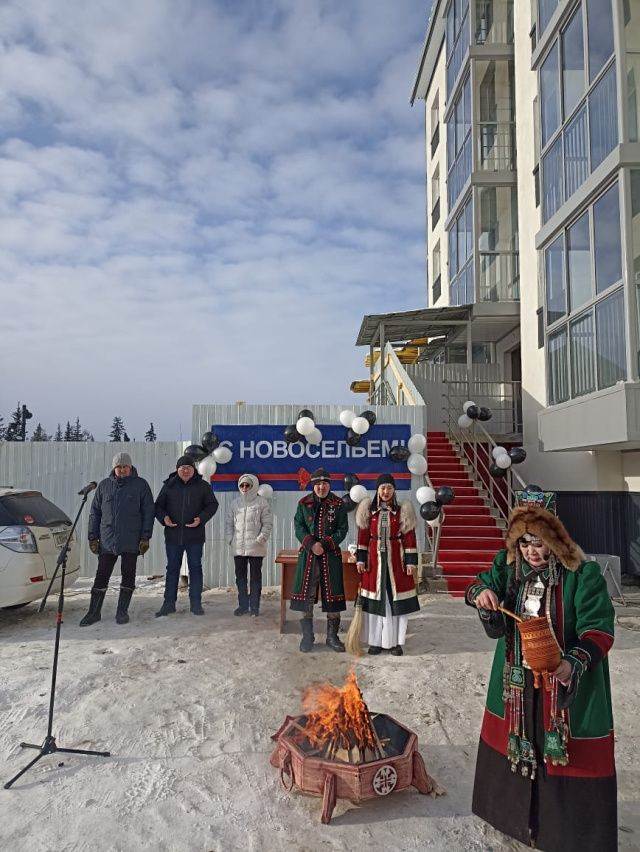 В селе Сунтар состоялось вручение ключей от новых квартир 