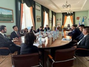 Китайская делегация во главе с мэром уезда Сюнькэ в Якутске