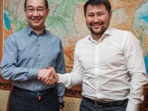 Айсен Николаев поздравил Евгения Григорьева с избранием на пост мэра Якутска