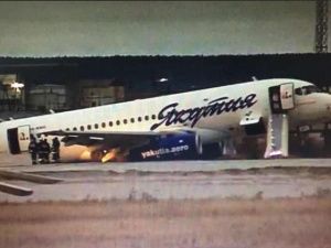 Пассажирский самолет выкатился за пределы ВПП в Якутске, четверо пострадали