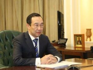 Айсен Николаев поручил перевести школьников Якутска, кроме выпускных 9 и 11 классов, на дистанционное обучение