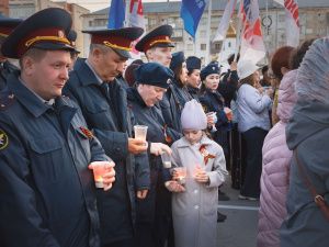 Сотрудники уголовно-исполнительной системы и члены их семей приняли участие во всероссийской патриотической акции «Свеча памяти» 