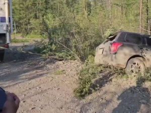 Якутские полицейские помогли водителю вылетевшей в кювет "Тойоты"
