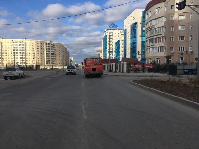 Ребенок выпал из движущегося автобуса в Якутске