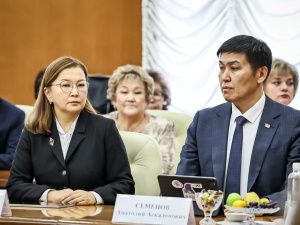 В День учителя Глава Якутии наградил выдающихся педагогов и наставников республики