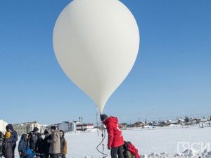 Школьники из Якутии и Гонконга запустили стратосферный спутник в селе Чапаево
